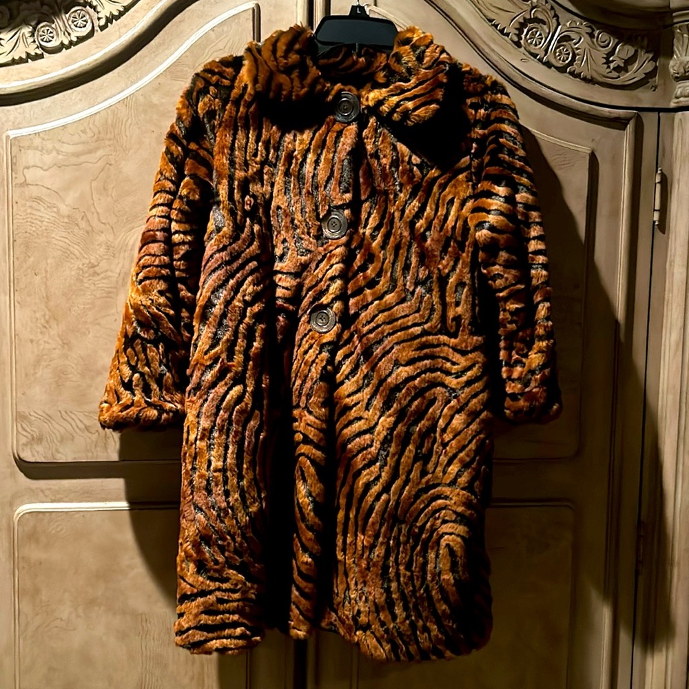 LIKE NEW GIRLS CORKYS BOUTIQUE BRAND FAUX FUR COAT WITH MATCHING HAT IN SIZE 7